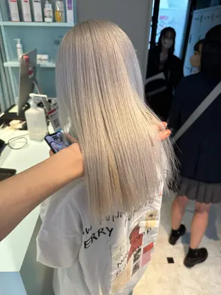 セミロング カラー 🪄池袋ハイトーン 🪄ブリーチカラーのヘアスタイル