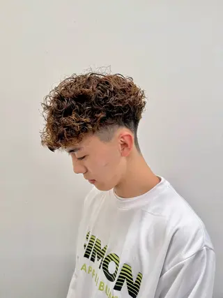 ショート パーマ ヘアアレンジ メンズ 顔まわりカット の達人のヘアスタイル