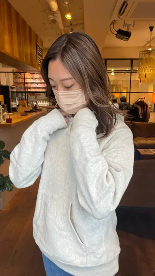 セミロング カラー ファッションに 溶け込むstyleのヘアスタイル