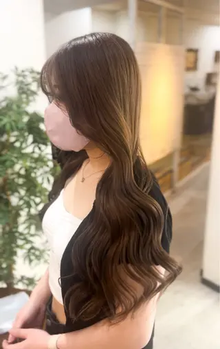 ロング 飯星慧斗 /ブリーチ、縮毛矯正のヘアスタイル