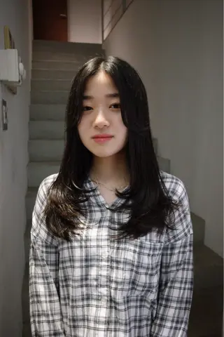 セミロング ミユ/レイヤー/ カットモデル/名東区のヘアスタイル