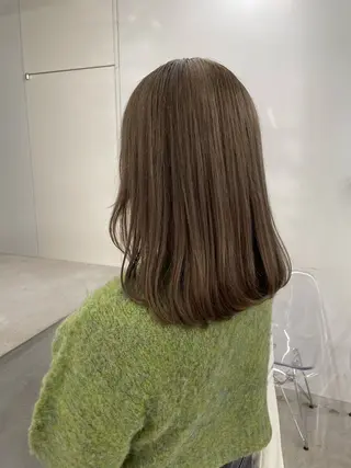 カラー 小出 萌恵のヘアスタイル
