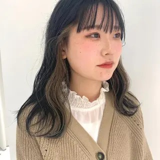 ミディアム カラー iLi所属・iLi 《イリ》のヘアスタイル