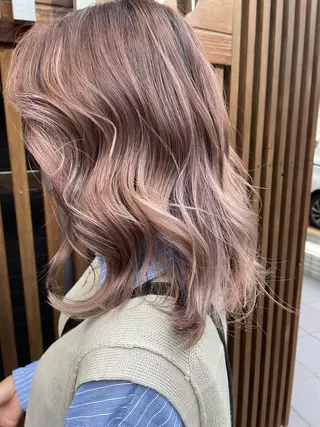 ミディアム カラー 🌈8月末までシャ イン輝きハイトーン✨のヘアスタイル