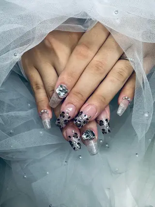 ネイル Moana所属・宮崎 美涼のネイルデザイン