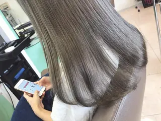 セミロング TIARA minoriのヘアスタイル