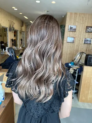 ロング 韓国レイヤー外国人風 透明感カラー髪質改善のヘアスタイル