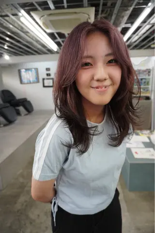 セミロング カラー パーマ ヘアアレンジ 髪と音処　マトぺ所属・デザインカラー/ボブ ブリーチカラー/ユリのヘアスタイル