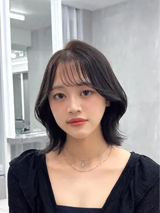 ミディアム 栄/レイヤー/ 津野 こころのヘアスタイル