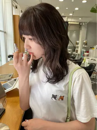 ミディアム カラー Yuna/ベージュ ダブルカラーのヘアスタイル