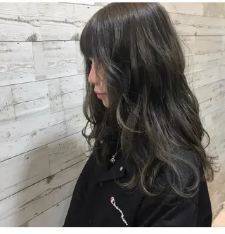 ロング 関 桃子のヘアスタイル