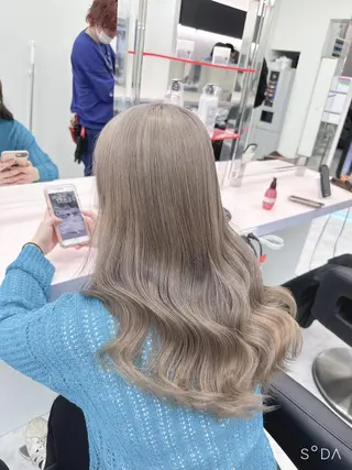 ロング ベージュ・グレー ジュ達人KOJIROのヘアスタイル