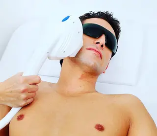 メンズ BRUSH  BODY所属・男性施術者による 光脱毛×ワックス脱毛のエステ・リラクイメージ