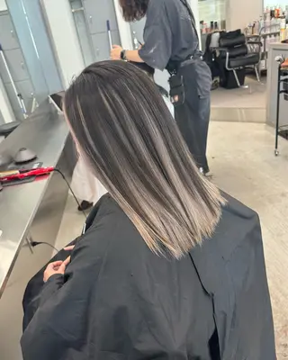 セミロング 髪質改善🫧透明感 🤍Kurahaのヘアスタイル