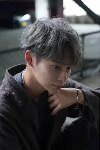 ショート カラー メンズ スパイキーショート パーマ　具志堅　太志のヘアスタイル