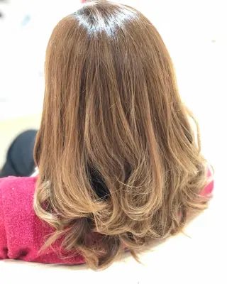 セミロング 縮毛矯正/髪質改善 継続する美髪のヘアスタイル