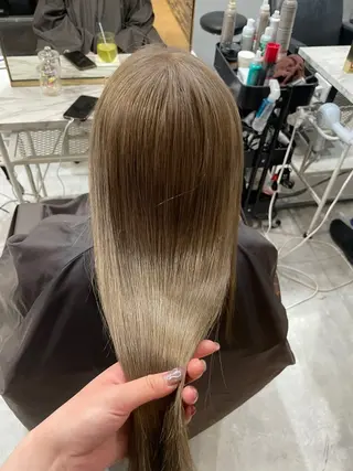 ロング カラー 🩶ブリーチ/ レイヤー🩶フミカのヘアスタイル