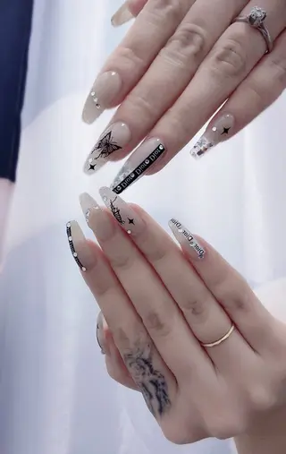 ネイル 佐藤 依娜のネイルデザイン