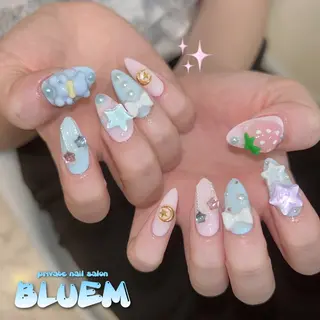 ネイル BLUEM なな🐶のネイルデザイン