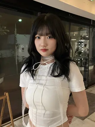 セミロング Hanaka🐈‍⬛ 海外×ニュアンスのヘアスタイル