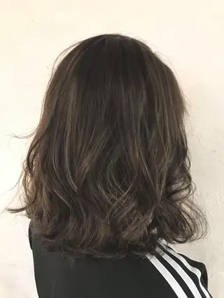 ミディアム カラー 伊藤 優希のヘアスタイル