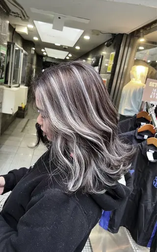 ミディアム カラー ROBIN所属・指名数No.1 /NAOYAのヘアスタイル