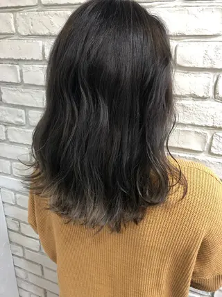 セミロング カラー GLROW haruhiのヘアスタイル