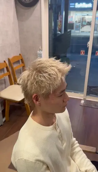 ショート カラー 坂井 琉生のヘアスタイル