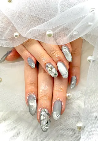 セミロング GG houseのネイルデザイン