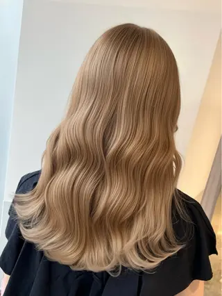 セミロング カラー 顔まわりの神様✨ 透明感カラー藤嶋秀幸のヘアスタイル