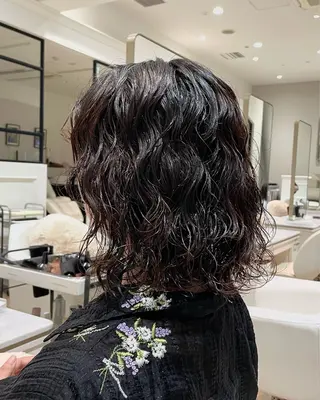 ミディアム パーマ ELLE salon サエのヘアスタイル