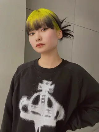 ショート GEM YURI ハイトーンカラーのヘアスタイル