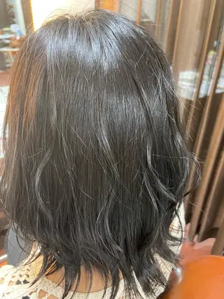 セミロング 瀧下 唯のヘアスタイル