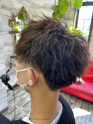 ミディアム パーマ メンズ 美容室スージーズ所属・大坪 拓斗のヘアスタイル