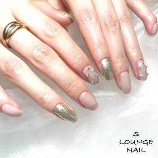 ネイル S LOUNGE NAIL所属・パーツたくさん🍓 SUMIのネイルデザイン