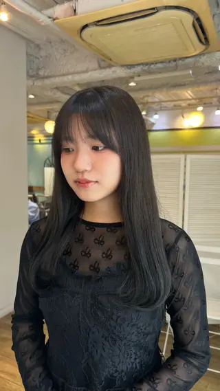 セミロング カラー Garland 表参道所属・ミディアムレイヤー/ 艶カラー🎀　emiのヘアスタイル