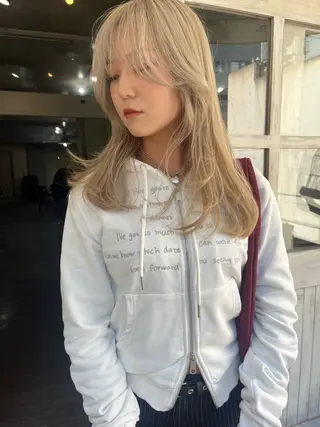 ミディアム カラー ハイトーン/顔まわり レイヤー/YUKAのヘアスタイル