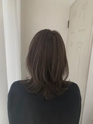 ミディアム カラー fio マナミのヘアスタイル