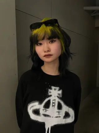 ミディアム カラー GEM YURI ハイトーンカラーのヘアスタイル