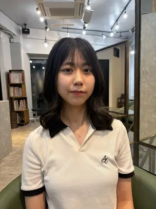 ミディアム MERRY チネンヨシトのヘアスタイル