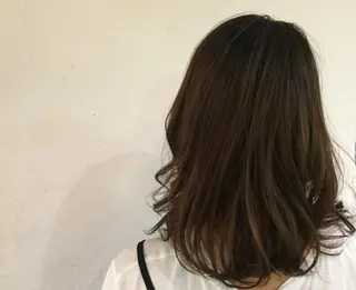 セミロング カラー 伊藤 優希のヘアスタイル