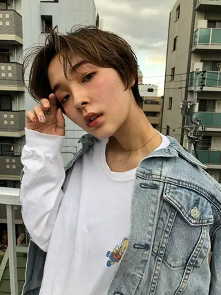 ショート カラー 顔周りレイヤー/韓国 ブリーチminamiのヘアスタイル