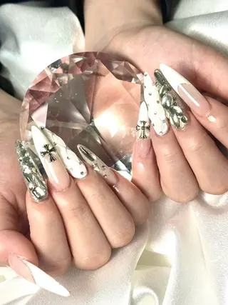 ネイル ルシイ🎀新宿長さ 出しパーツ専門店のネイルデザイン