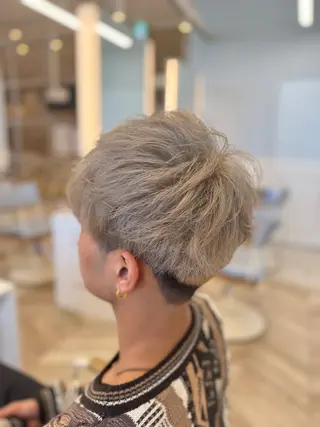 ミディアム ブリーチカラー✨ 駒場　笙のヘアスタイル