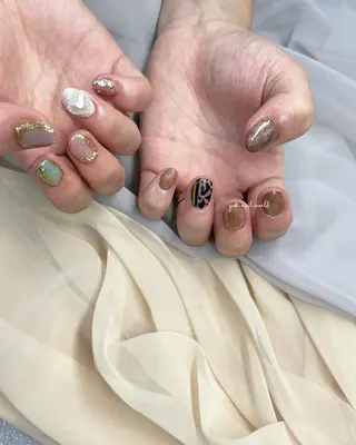 ネイル 𝐠𝐨𝐫𝐢 𝐧𝐚𝐢𝐥のネイルデザイン