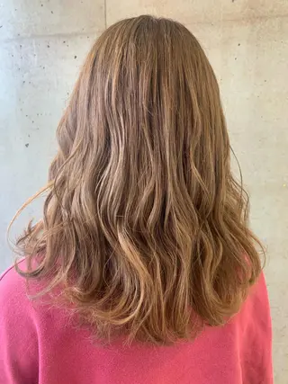 セミロング 近 紗理奈のヘアスタイル