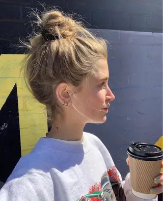 セミロング 透明感カラー 🦋AYAのヘアスタイル