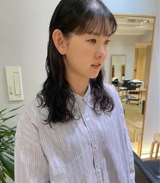 ミディアム パーマ 大橋 芽衣のヘアスタイル