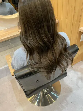 ロング カラー akane .のヘアスタイル