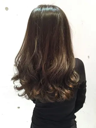 セミロング カラー THE DAY所属・AKI HASHIMOTOのヘアスタイル